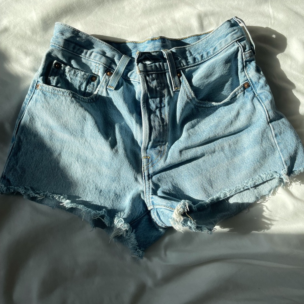 Levi 501 shorts. Brand new, never worn. Size 26